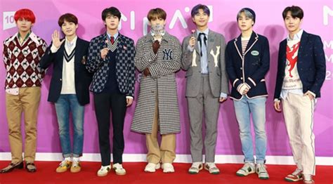 bts gucci mma|방탄소년단(BTS), 구찌(GUCCI)로 완성한 감각적인 프레피룩.